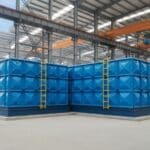 Roof tank gedung pada atap bangunan untuk sistem distribusi air gravitasi